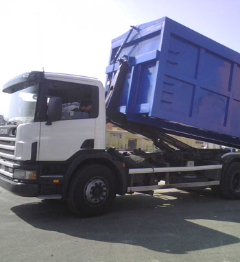 Container scarrabile da rifiuti con coperchio